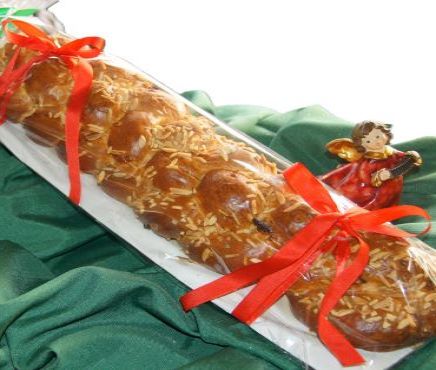 Vánočka luxusní máslová sypaná mandlemi 